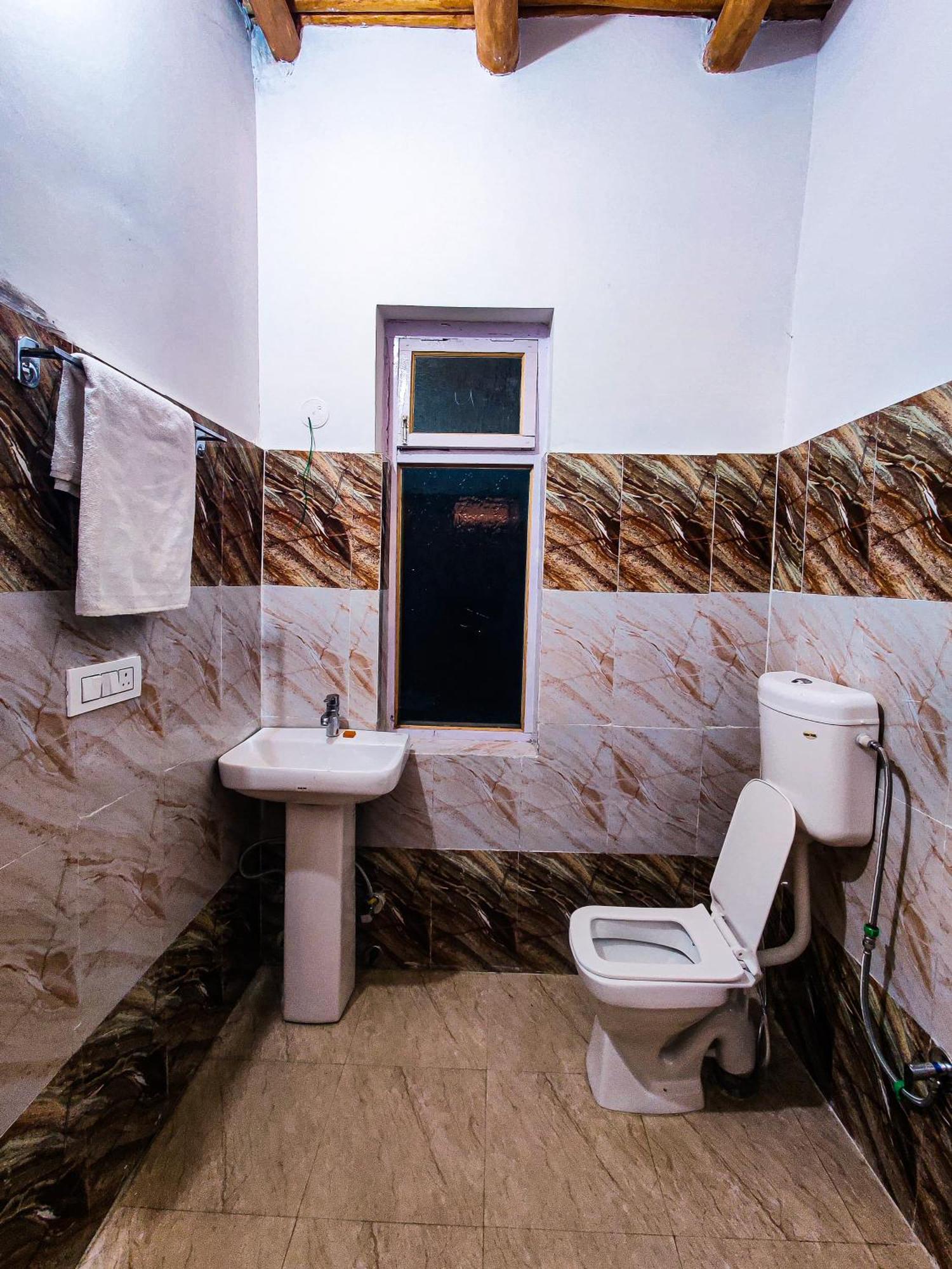 Traveller Nest Hotel Deskit ภายนอก รูปภาพ