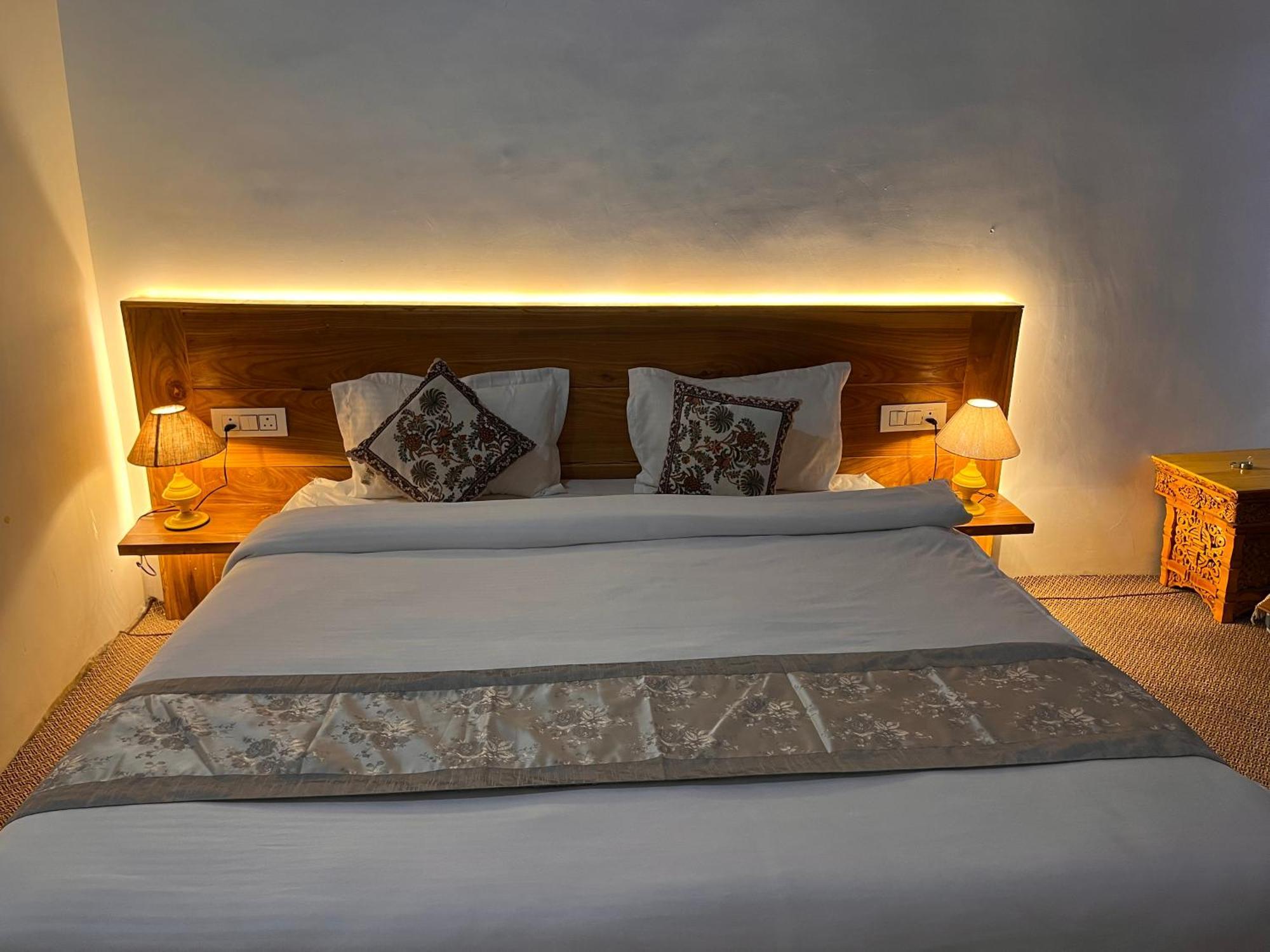 Traveller Nest Hotel Deskit ภายนอก รูปภาพ