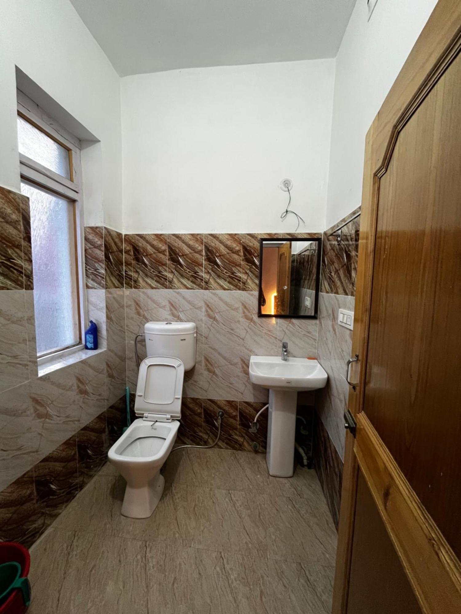 Traveller Nest Hotel Deskit ภายนอก รูปภาพ